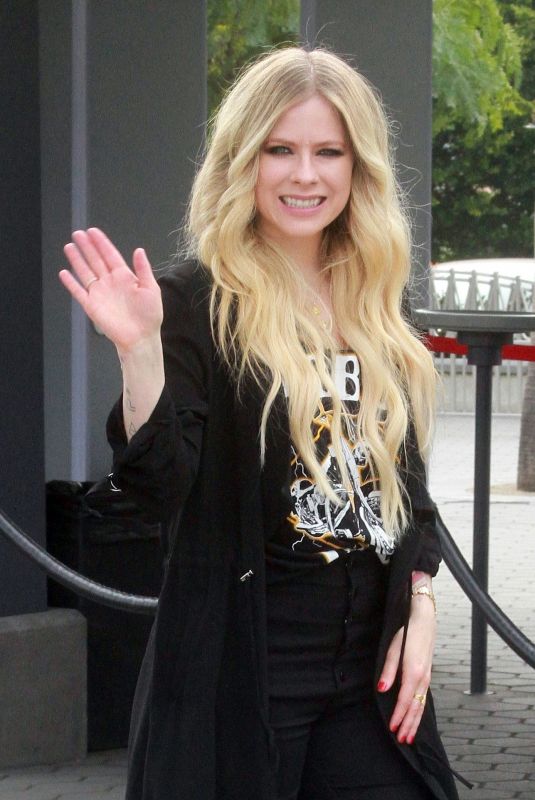 AVRIL LAVIGNE at Extra at Universal Studios in Hollywood 02/27/2019