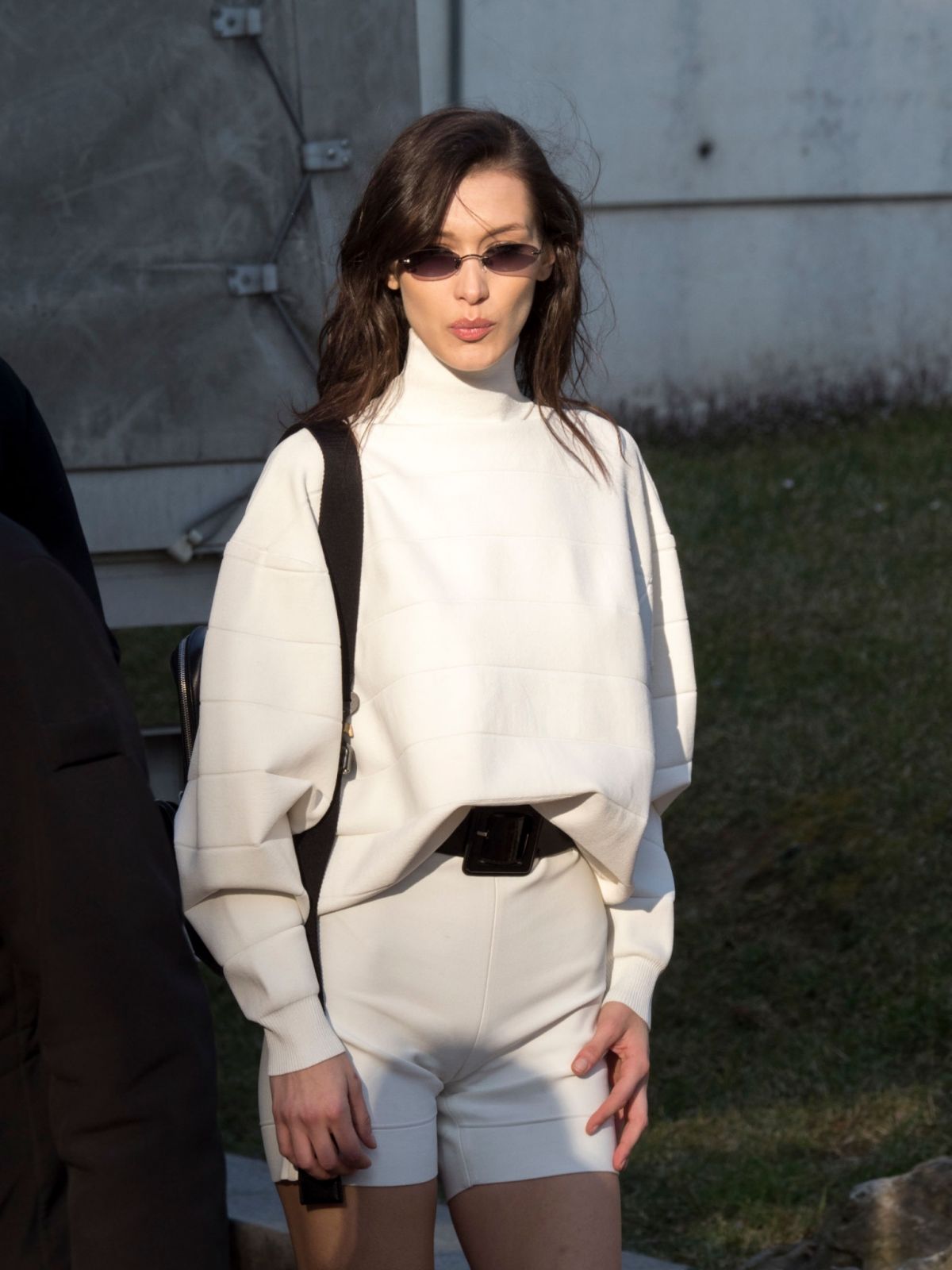 bella-hadid-out-and-about-in-milan-02-23-2019-7.jpg