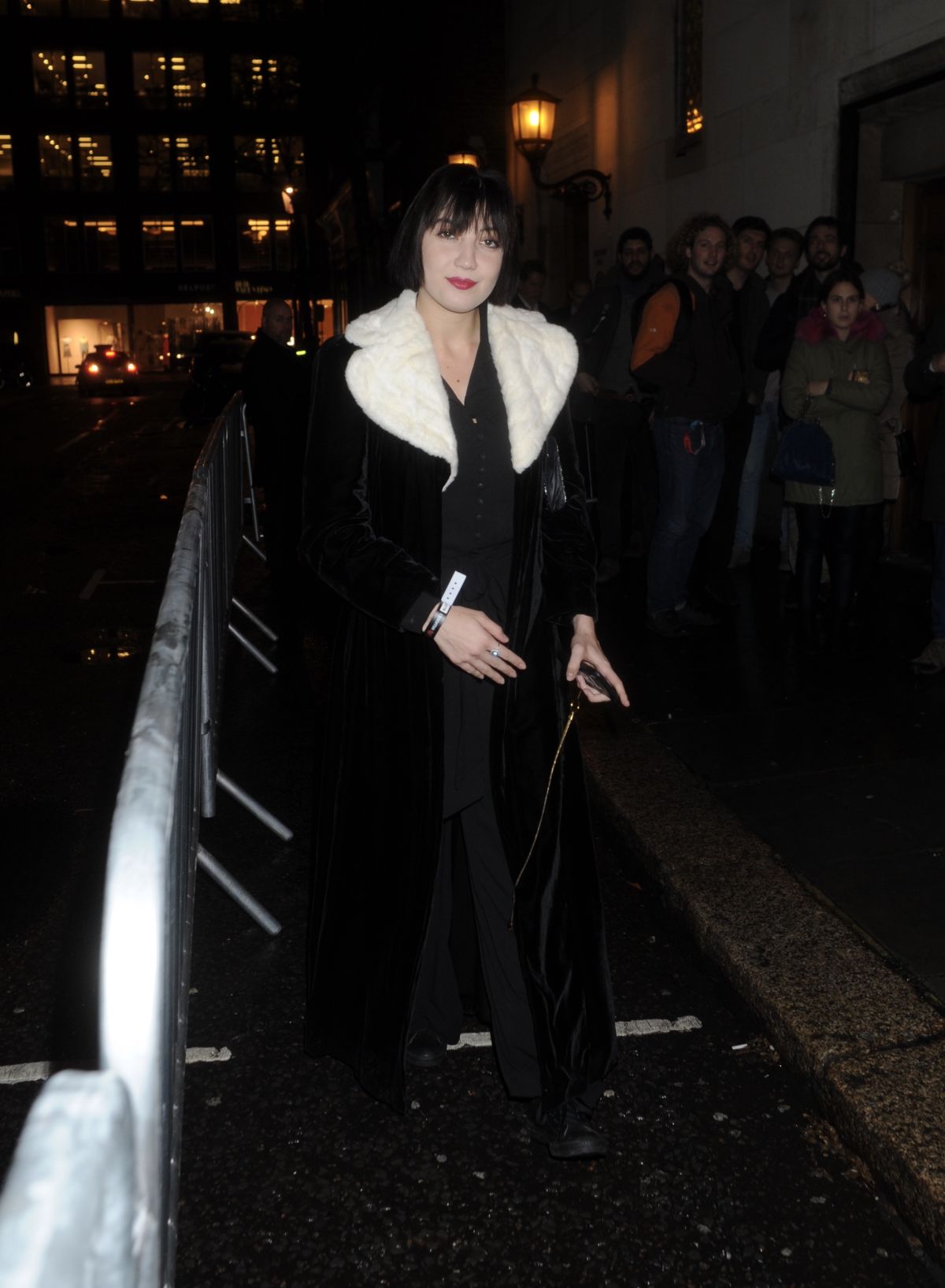 daisy-lowe-arrives-at-huawei-s-unfinished-symphony-in-london-02-04-2019-1.jpg