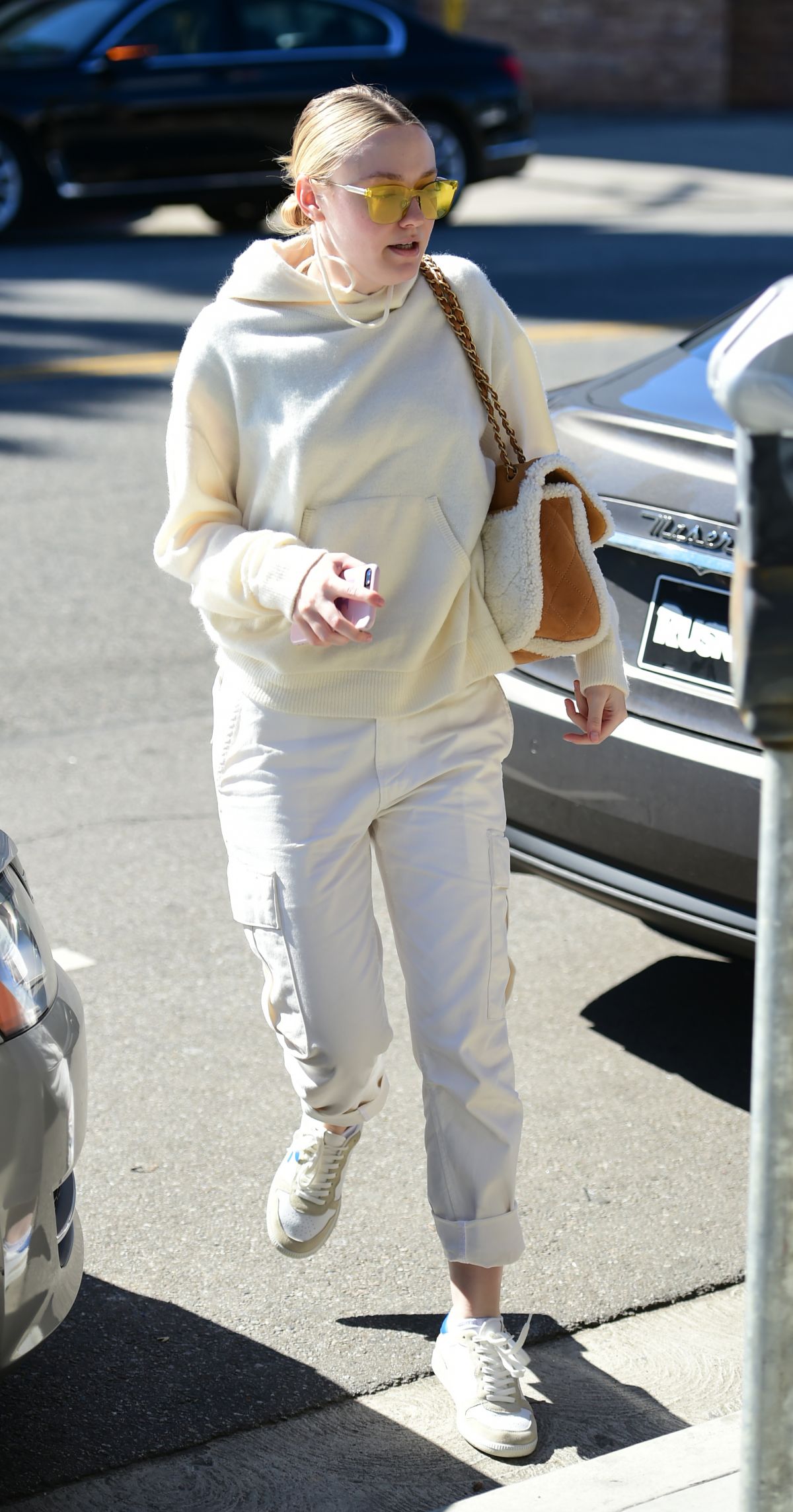 DAKOTA FANNING Out for Lunch at Joan’s on Third in Los Angeles 02/19 ...