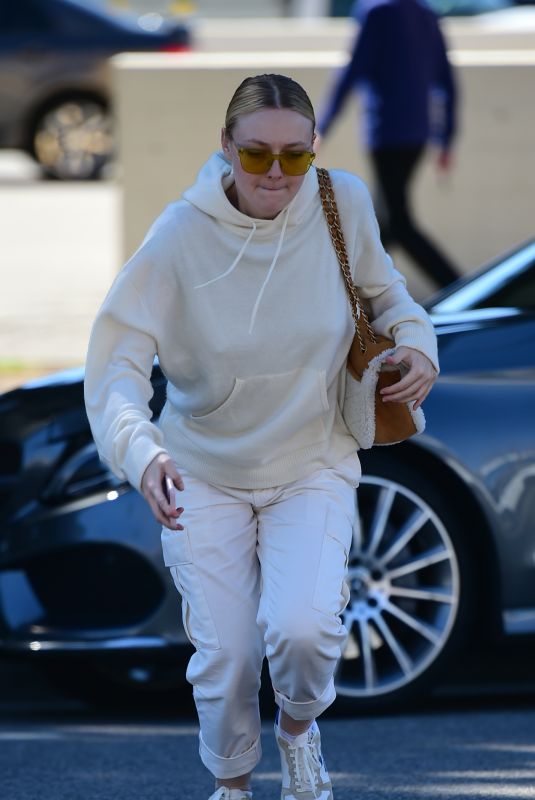 DAKOTA FANNING Out for Lunch at Joan