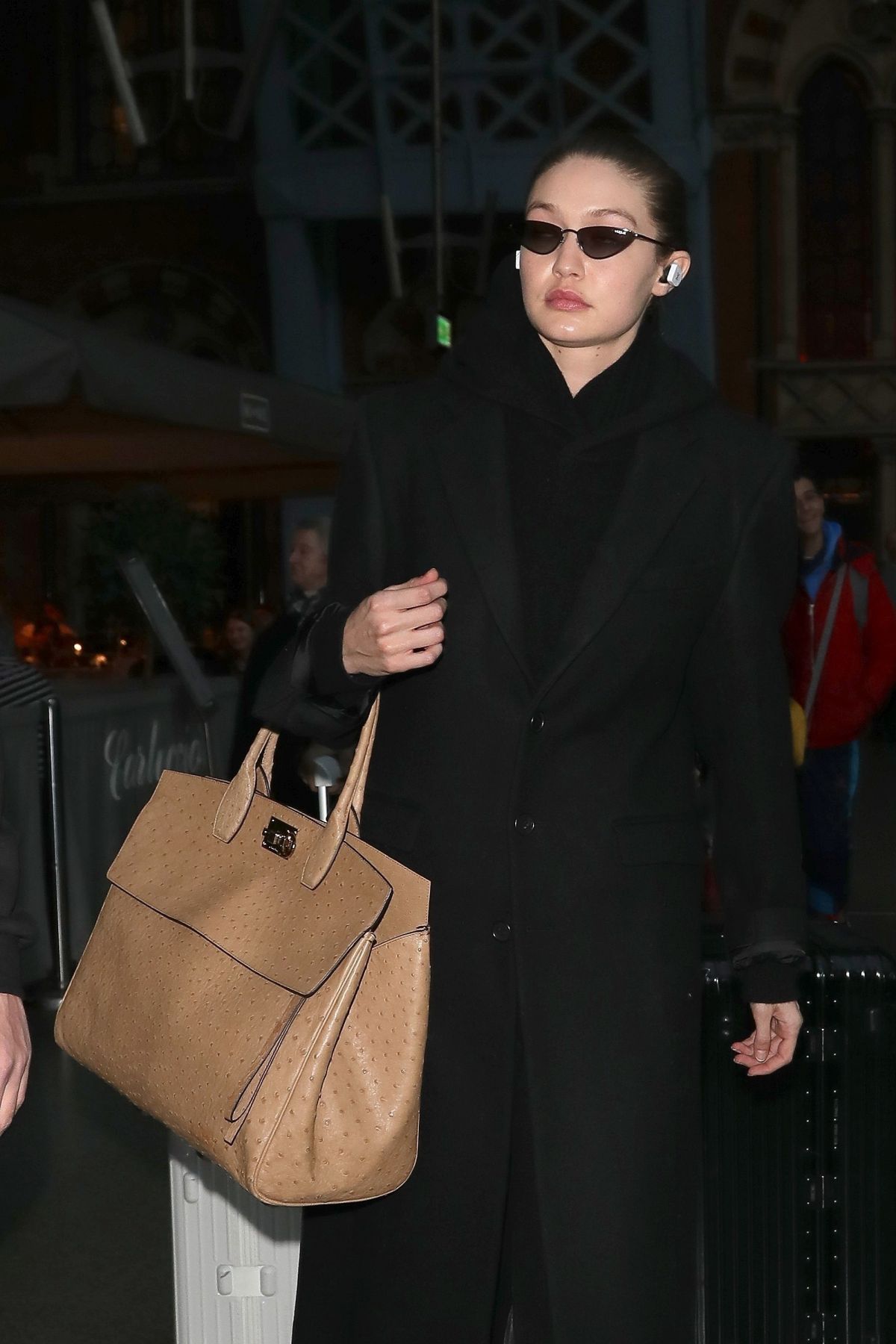 Gigi Hadid Arrives At London Fashion Week 02152019
