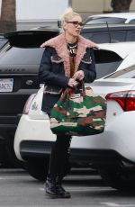 GWEN STEFANI Out and About in Sherman Oaks 02/15/2019