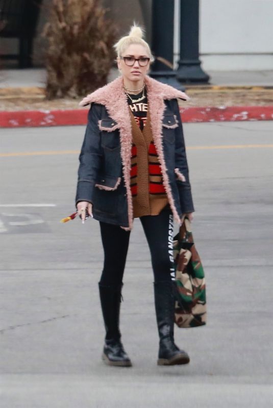 GWEN STEFANI Out and About in Sherman Oaks 02/15/2019