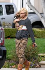 GWEN STEFANI Out with Her Dog in Los Angeles 02/20/2019