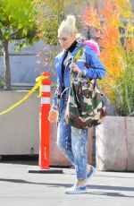 GWEN STEFANI Shopping at a Supermarket in Los Angeles 02/09/2019