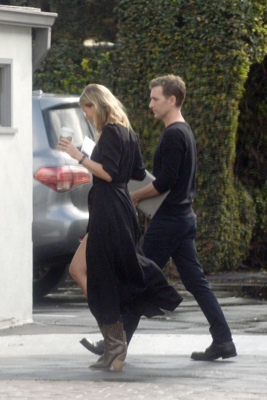 GWYNETH PALTROW Heading to a Business Meeting in Los Angeles 002/05/2019