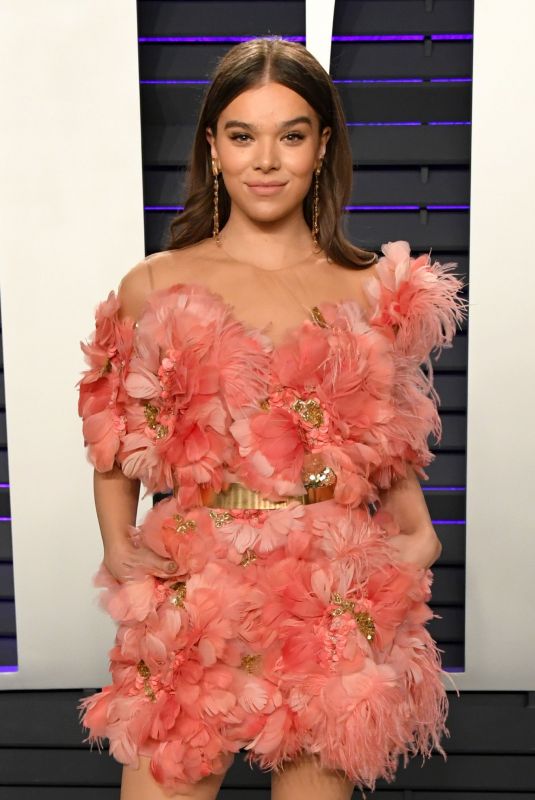 HAILEE STEINFELD at Vanity Fair Oscar Party in Beverly Hills 02/24/2019