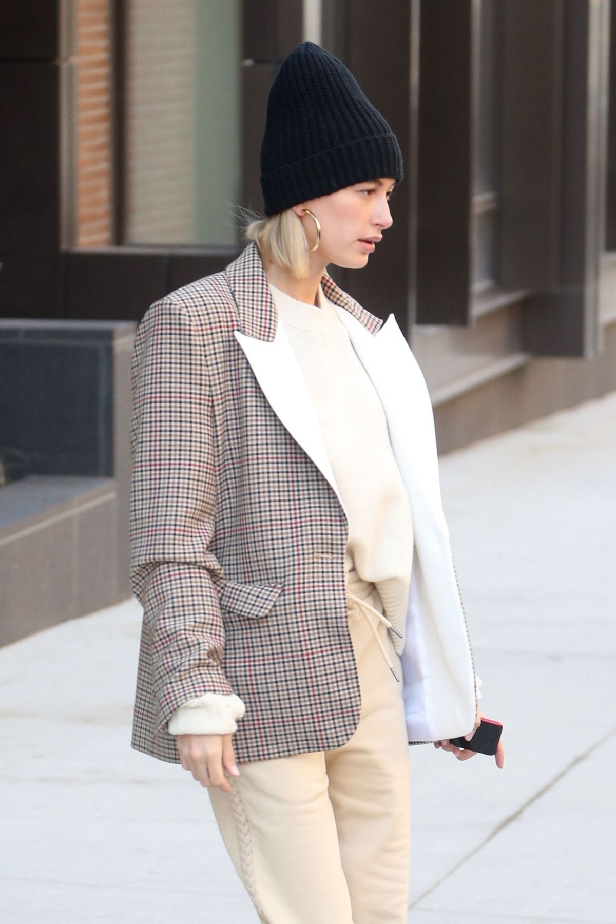 hailey-bieber-out-and-about-in-new-york-02-26-2019-1.jpg