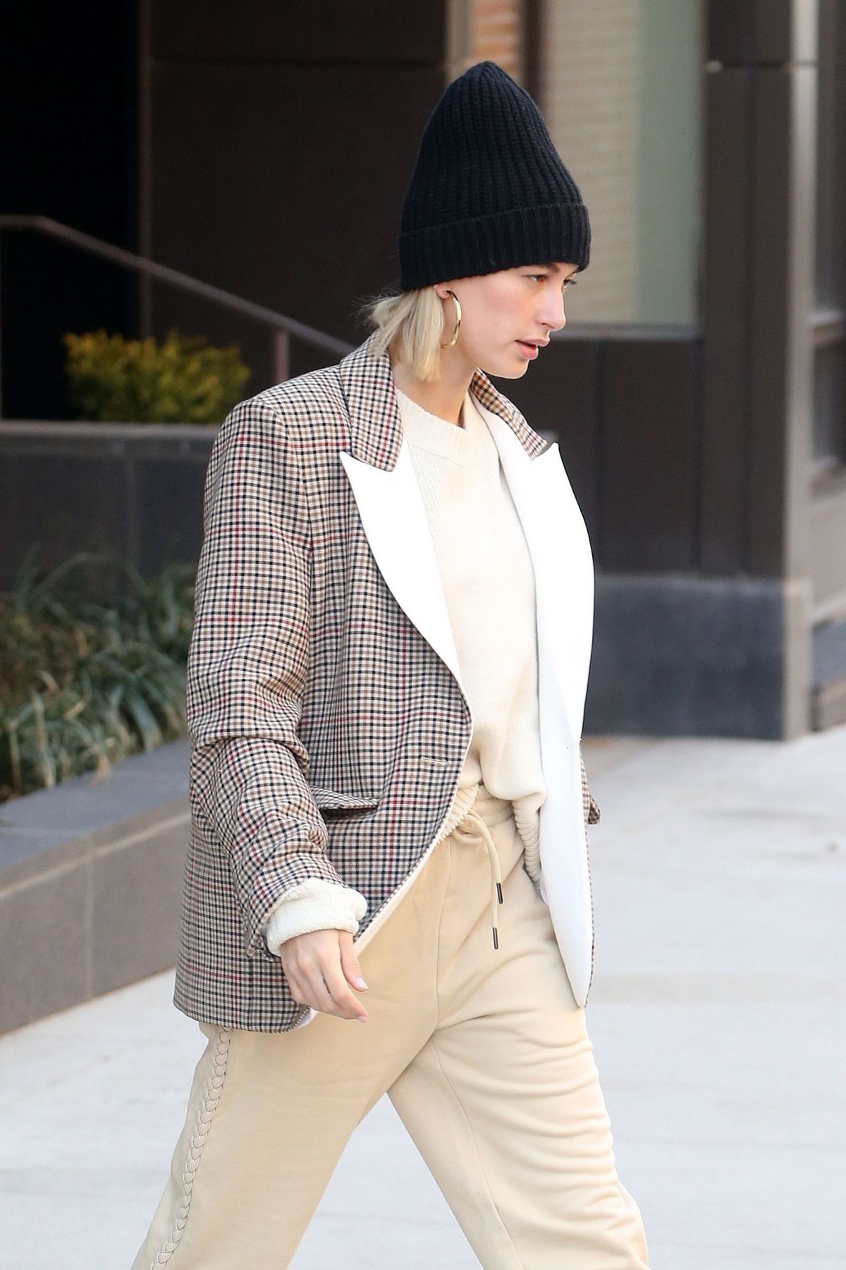 hailey-bieber-out-and-about-in-new-york-02-26-2019-4.jpg