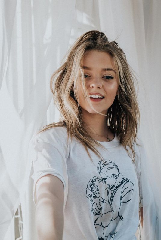 JADE PETTYJOHN on the Set of a Photoshoot 2019