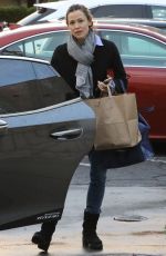 JENNIFER GARNER Out Shopping in Santa Monica 02/02/2019