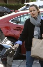 JENNIFER GARNER Out Shopping in Santa Monica 02/02/2019