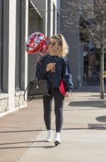 JESSIEJAMES DECKER Buys some Balloons in Nashville 02/11/2019