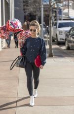 JESSIEJAMES DECKER Buys some Balloons in Nashville 02/11/2019