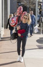 JESSIEJAMES DECKER Buys some Balloons in Nashville 02/11/2019