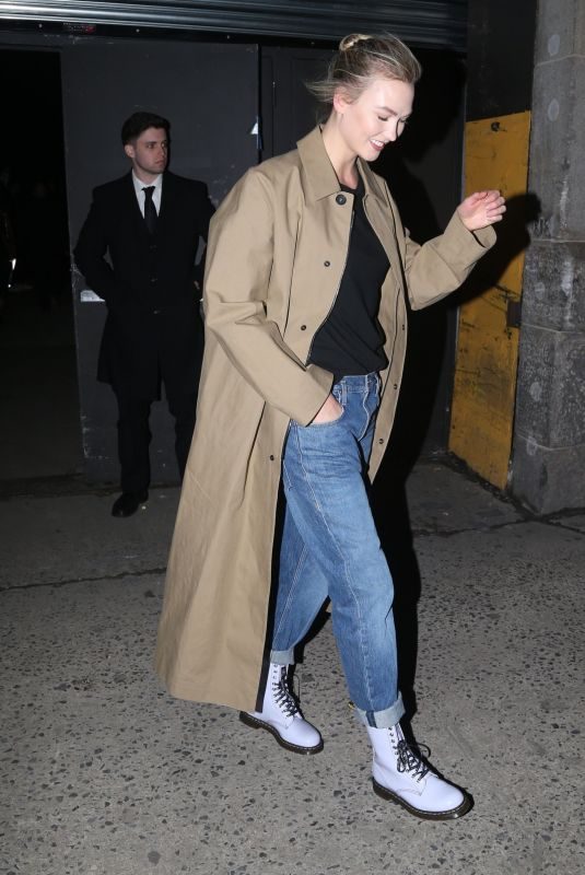 KARLIE KLOSS Leaves Marc Jacobs Show at New york Fashion Show 02/13/2019