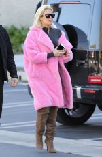 KHLOE KARDASHIAN Out and About in Calabasas 02/21/2019