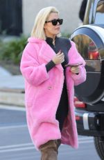 KHLOE KARDASHIAN Out and About in Calabasas 02/21/2019