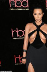 KIM KARDASHIAN Arrives at 2019 Hollywood Beauty Awards in Los Angeles 02/17/2019