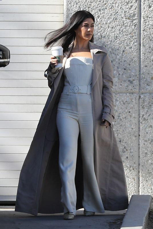 KOURTNEY KARDASHIAN Leaves Kanye West