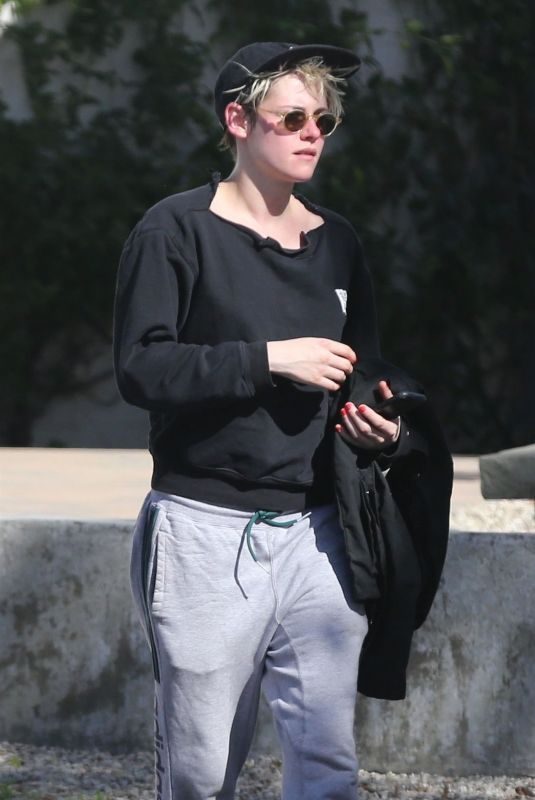 KRISTEN STEWART Headinig to a Spa in Los Angeles 02/05/2019