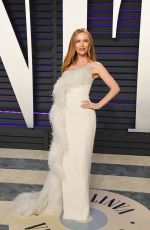 LESLIE MANN at Vanity Fair Oscar Party in Beverly Hills 02/24/2019