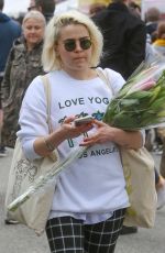 MAE WHITMAN Shopping at Farmers Market in Studio City 02/17/2019