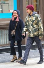 MAISIE WILLIAMS and Reuben Selby Shopping for Iphones in New York 02/13/2019