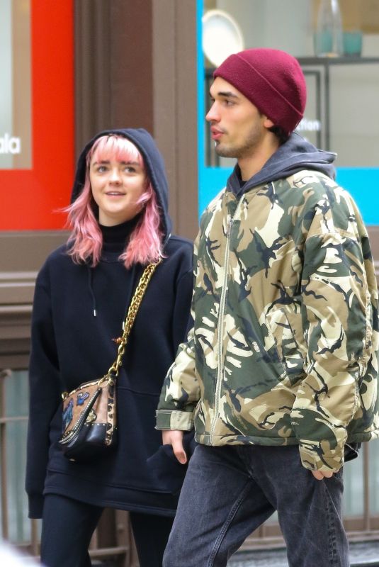 MAISIE WILLIAMS and Reuben Selby Shopping for Iphones in New York 02/13/2019