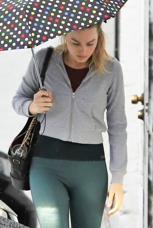 MARGOT ROBBIE Heading to a Gym in Los Angeles 02/03/2019