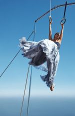 MARGOT ROBBIE in Hapre