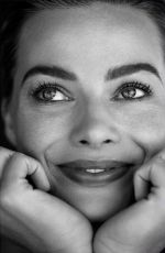MARGOT ROBBIE in Hapre