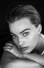 MARGOT ROBBIE in Hapre
