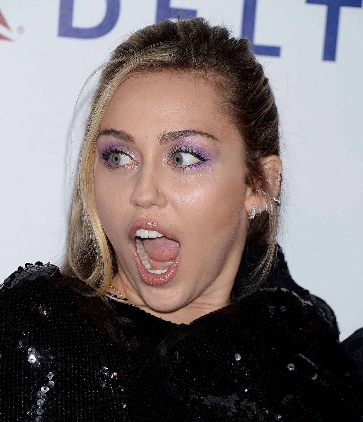 miley-cyrus-at-musicares-person-of-the-year-honoring-dolly-parton-in-los-angeles-02-08-2019-1.jpg