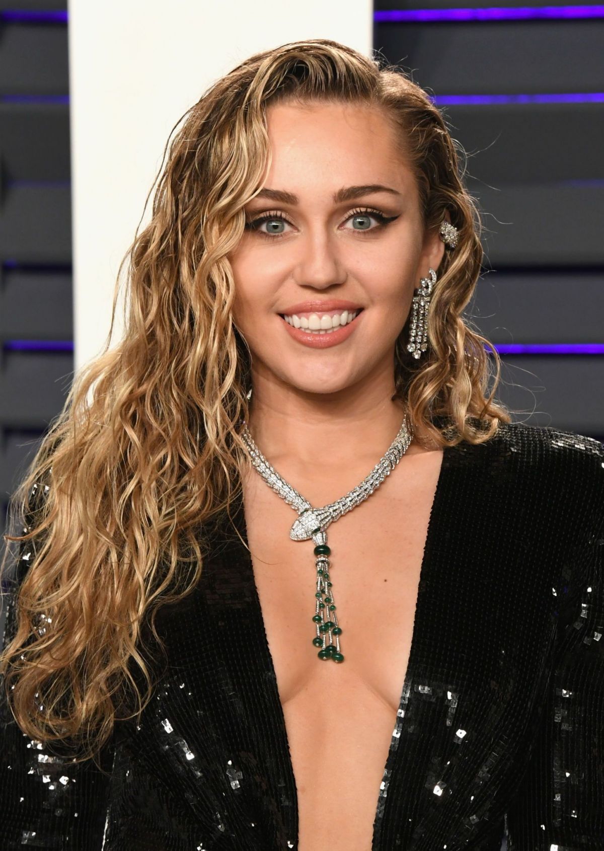 Miley Cyrus At Vanity Fair Oscar Party In Beverly Hills 02