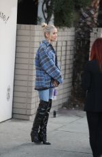 PIA MIA PEREZ Shopping at Melrose Avenue in West Hollywood 02/27/2019