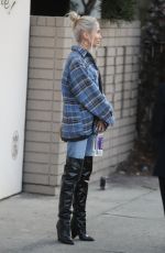 PIA MIA PEREZ Shopping at Melrose Avenue in West Hollywood 02/27/2019