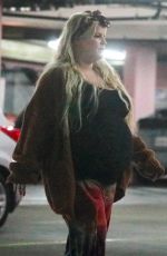  Pregnant JESSICA SIMPSON Visiting Her Doctor in Los Angeles 02/05/2019