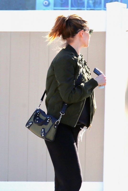Pregnant KATE MARA Out for lunch in Los Angeles 02/06/2019