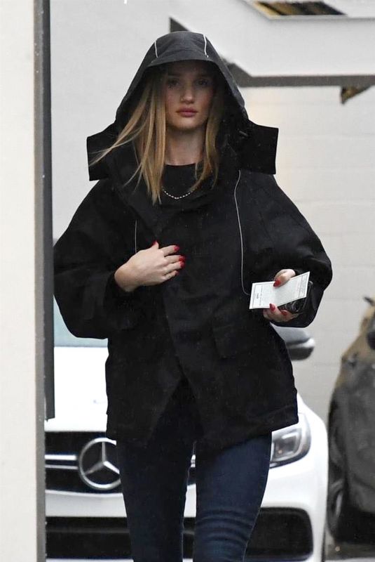 ROSIE HUNTINGTON-WHITELEY at Lancer Dermatology in Beverly Hills 02/15/2019