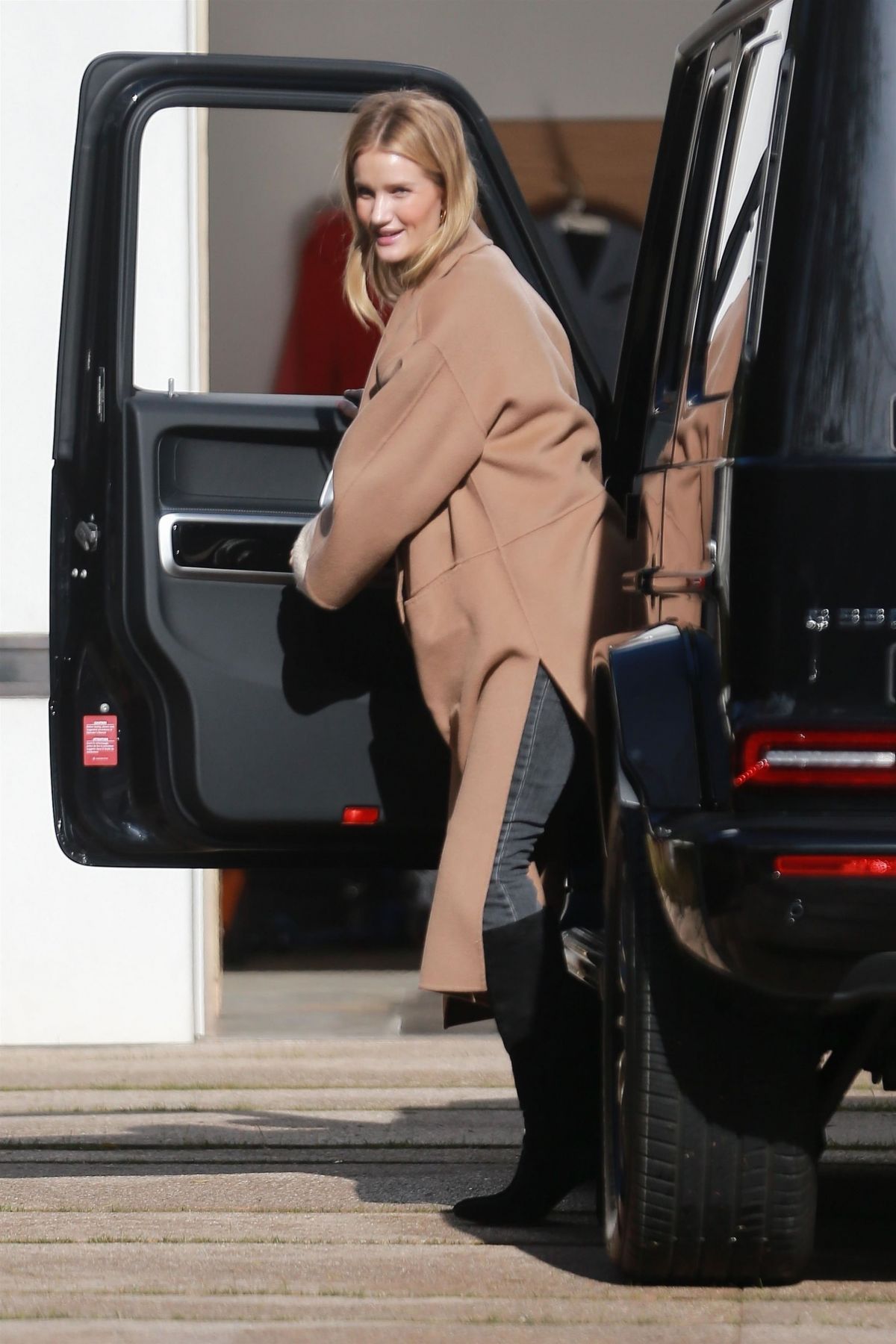 rosie-huntington-whiteley-out-in-beverly-hills-02-21-2019-4.jpg