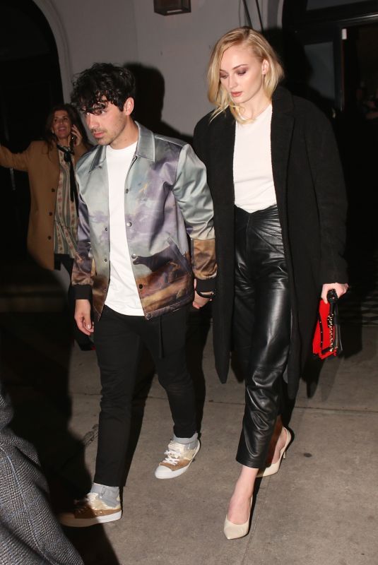 SOPHIE TURNER and JOE JONAS Leaves Craig