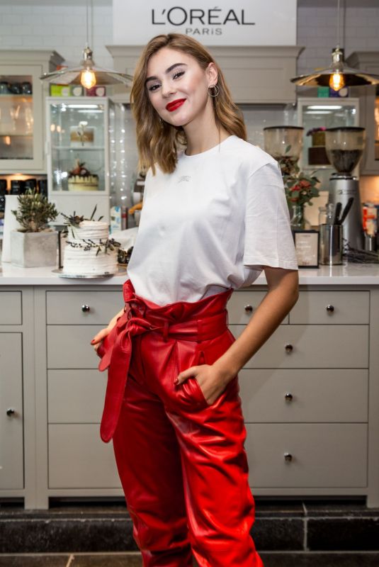 STEFANIE GIESINGER at L