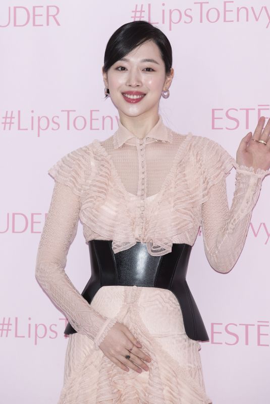 SULLI at Estee Lauder Fashion Photocall in Seoul 02/13/2019
