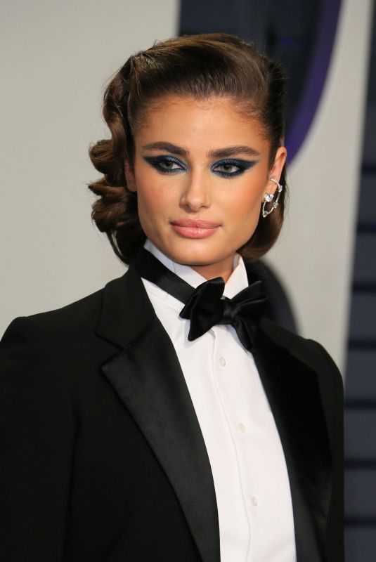 TAYLOR HILL at Vanity Fair Oscar Party in Beverly Hills 02/24/2019