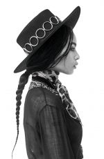 ZOE KRAVITZ in L