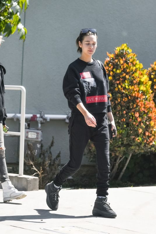 AMANDA STEELE Out and About in Los Angeles 03/26/2019