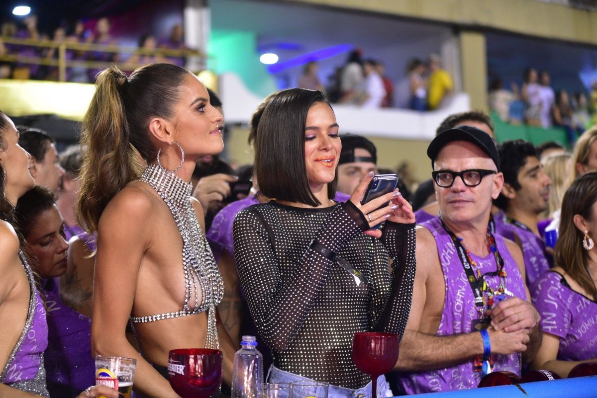 bruna-marquezine-and-izabel-goulart-at-carnival-in-rio-de-janeiro-03-10-2019-7.jpg