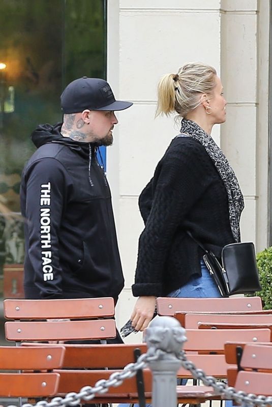 CAMERON DIAZ at Le Pain Quotidien in Calabasas 03/11/2019